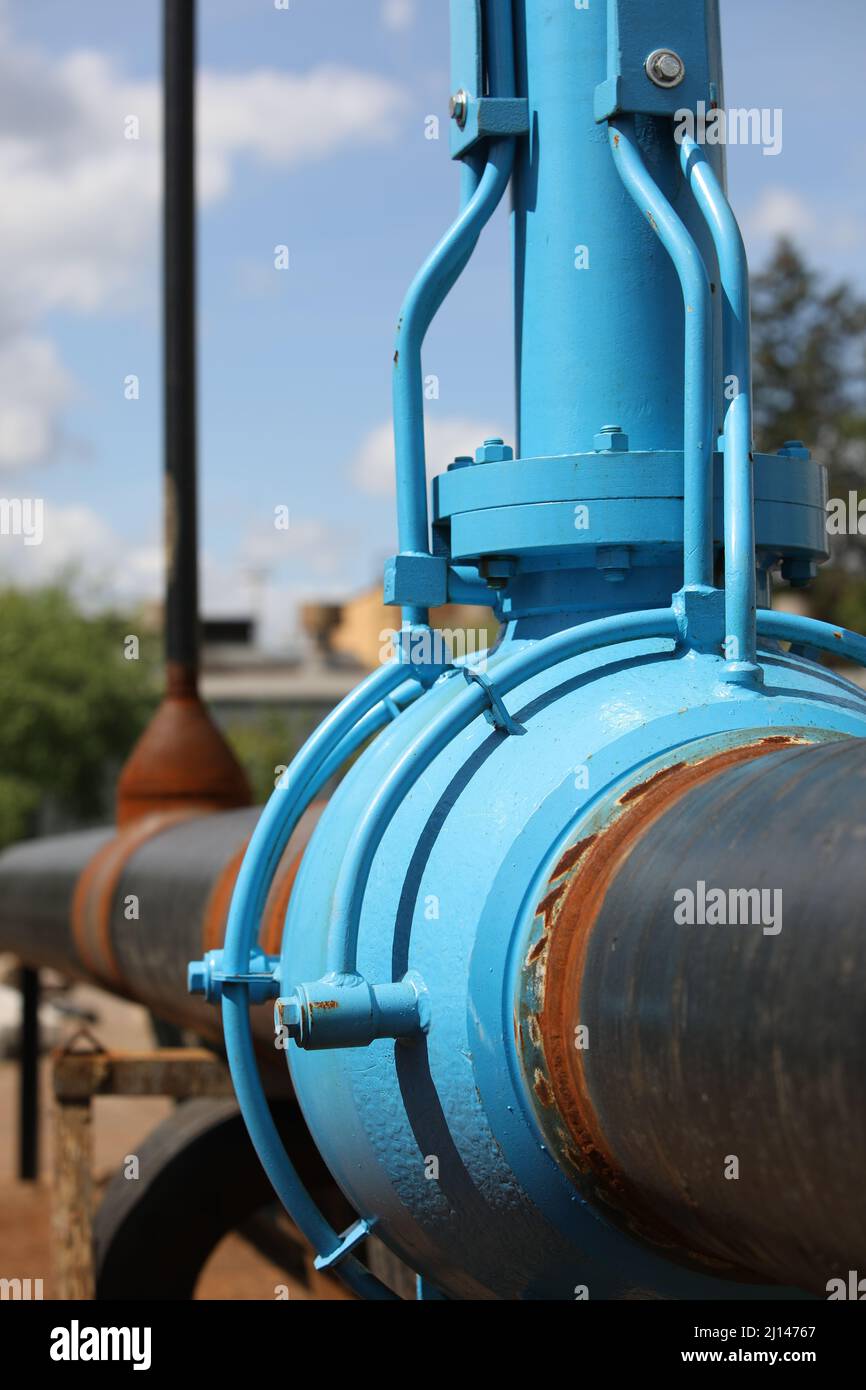 Gas transportation system. Booster pumping station for gas. filling