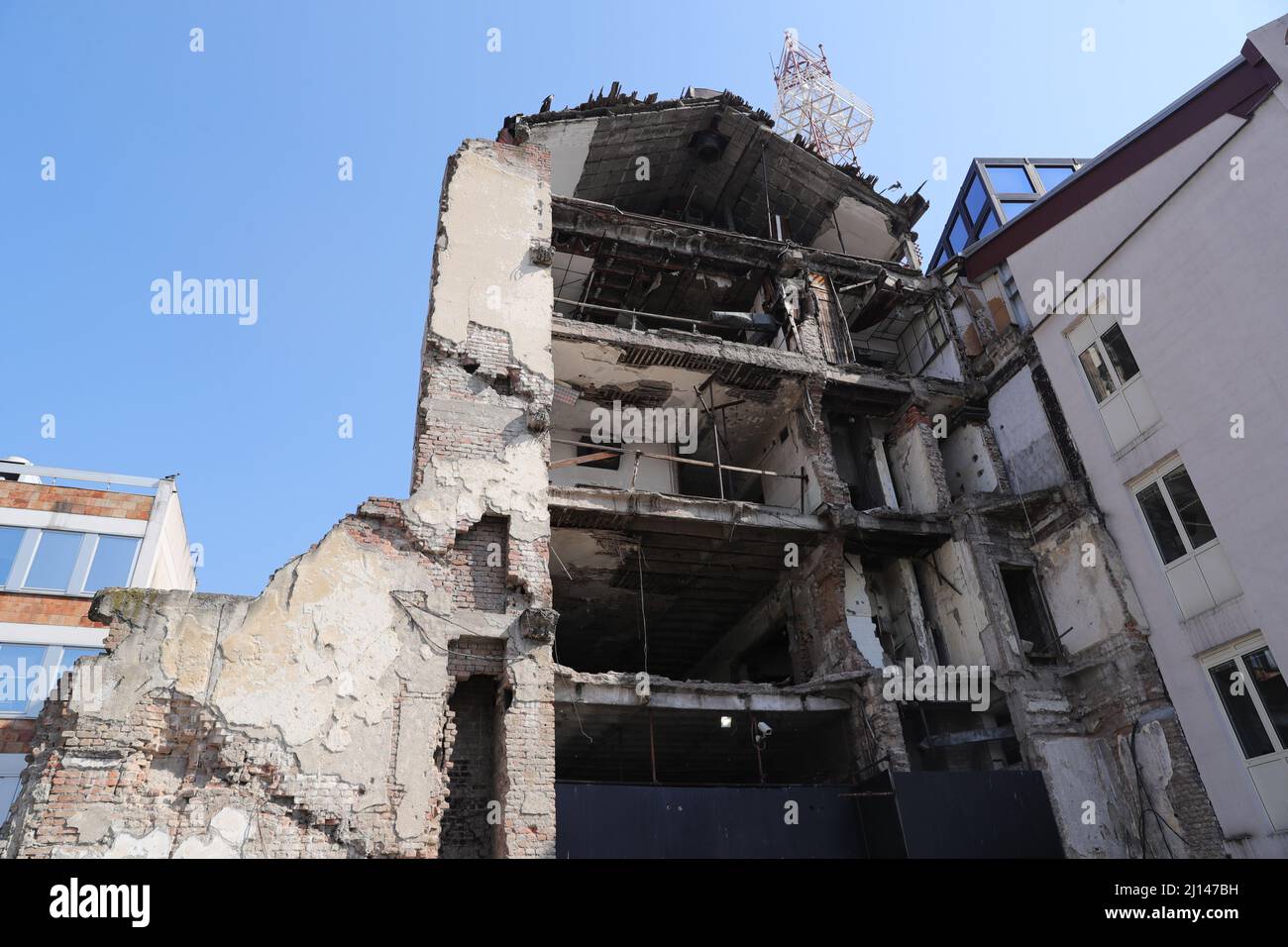 Бомбардировки нато югославии 1999. Бомбардировка белграда 1999. Бомбардировка белграда 1999. Обстрел белграда 1999. Югославия бомбардировки нато.