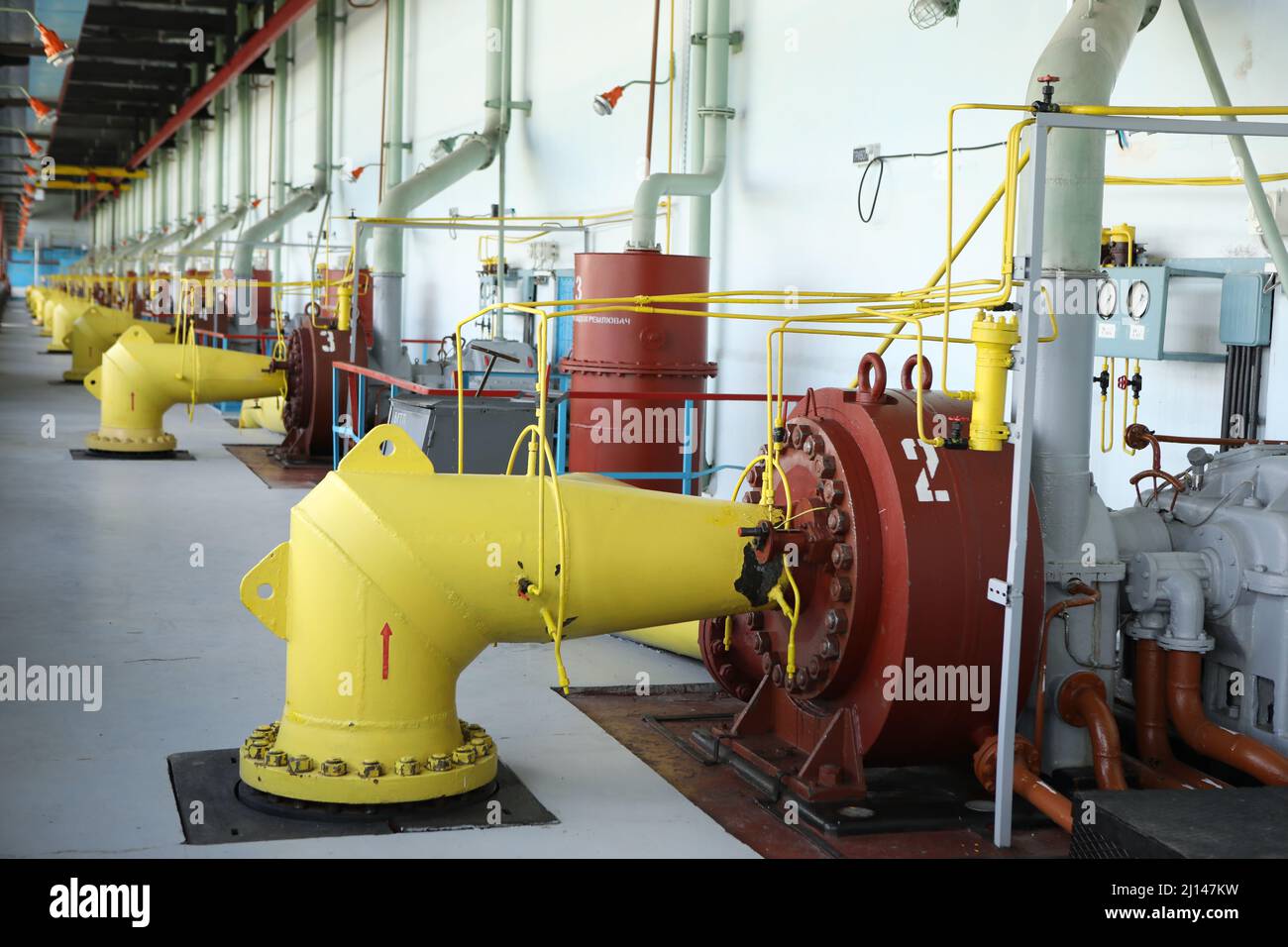 Gas transportation system. Booster pumping station for gas. filling