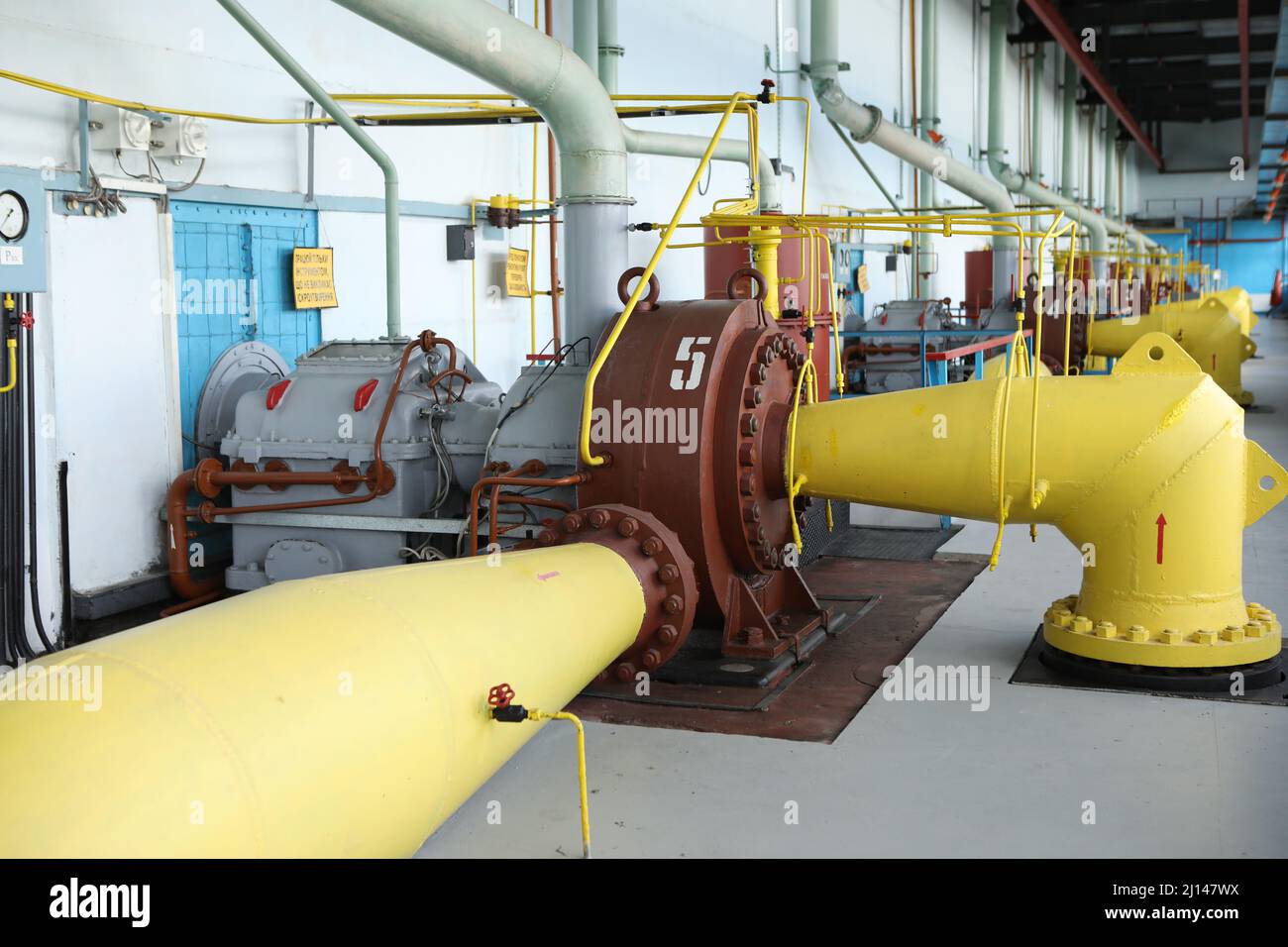 Gas transportation system. Booster pumping station for gas. filling