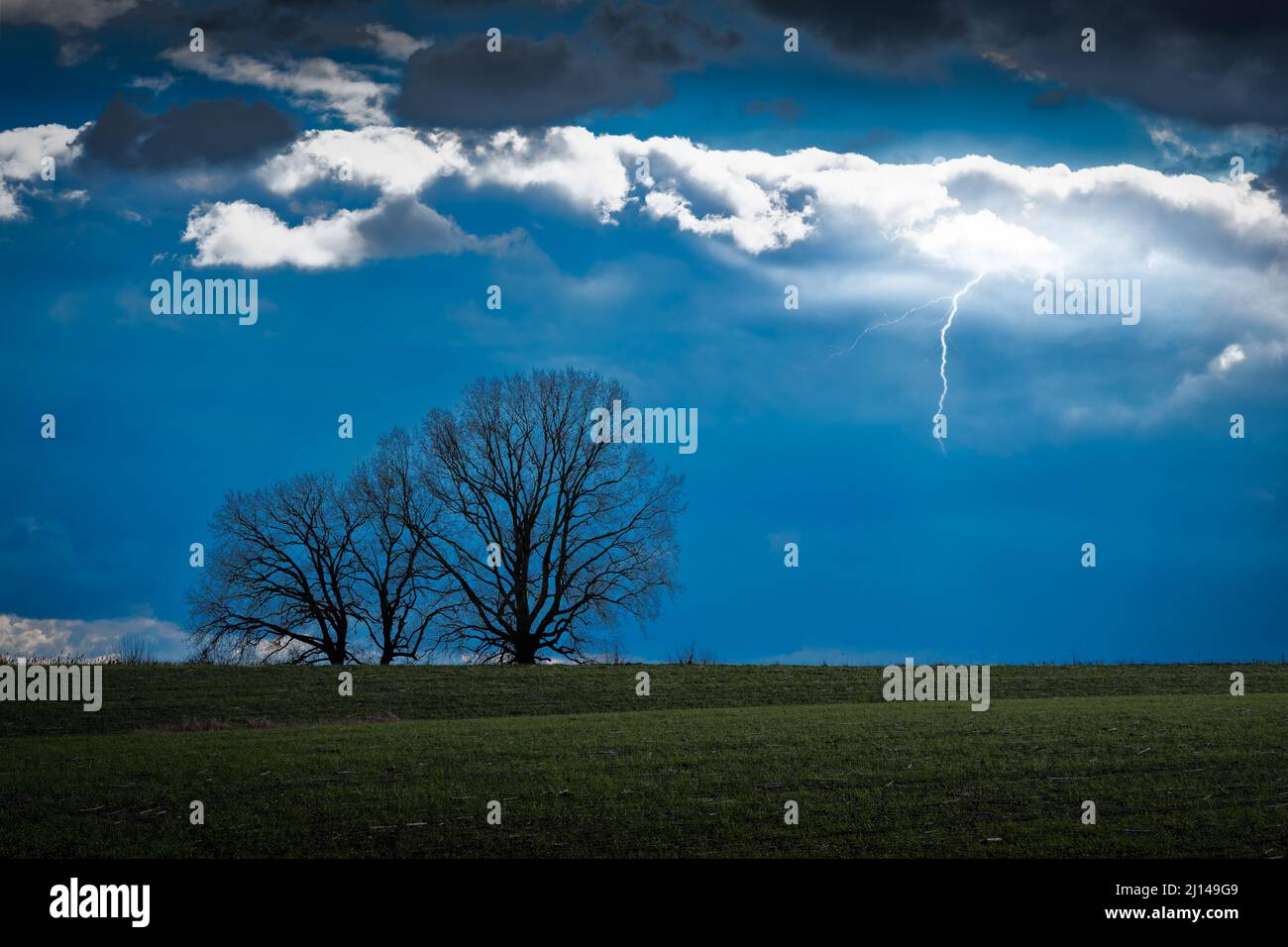 Sky flash hi-res stock photography and images - Alamy