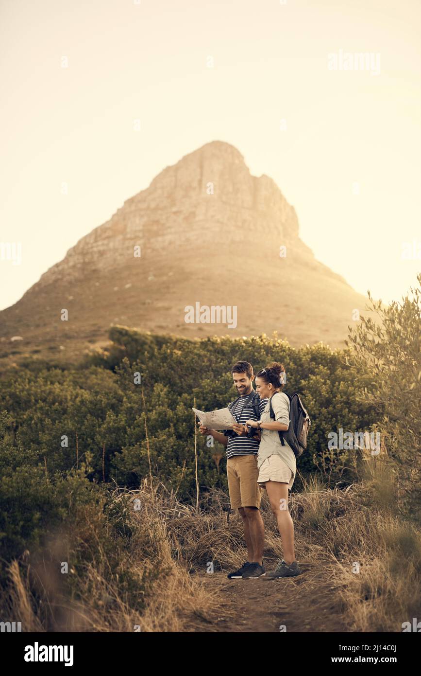 Hiking couple looking map hi-res stock photography and images - Alamy