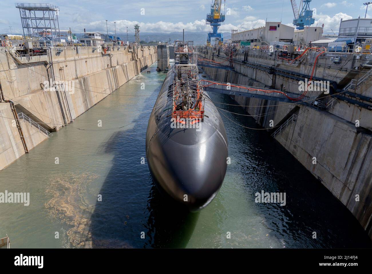 Honolulu, United States. 27 July, 2021. The U.S. Navy Los Angeles-class fast-attack submarine USS Topeka in dry dock during routine service at Pearl Harbor Naval Shipyard & Intermediate Maintenance Facility, July 27, 2021 in Honolulu, Hawaii.  Credit: Amanda Urena/U.S. Navy/Alamy Live News Stock Photo