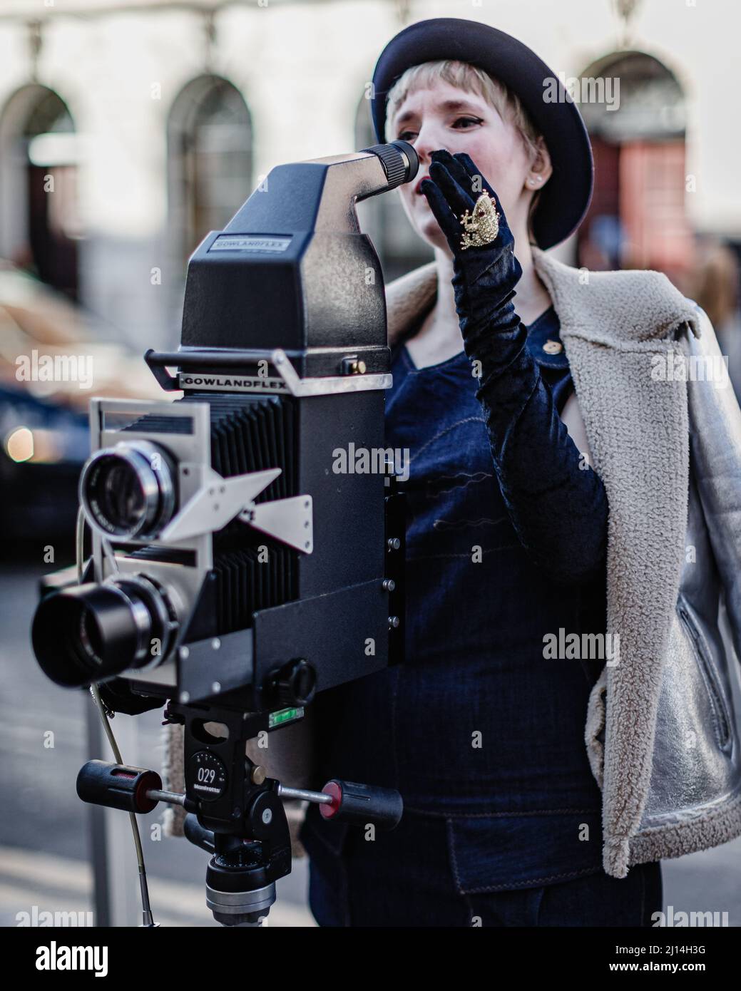 Lady photographer in vintage hi-res stock photography and images - Alamy