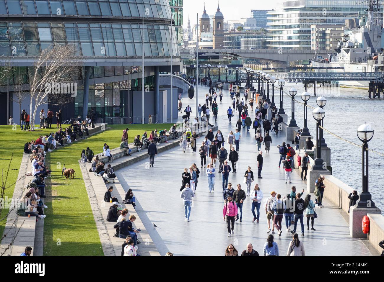 London, UK. 22nd Mar, 2022. UK Weather: People enjoying sunny day at the Queen's Walk promenade in London, UK Credit: Marcin Rogozinski/Alamy Live News Stock Photo