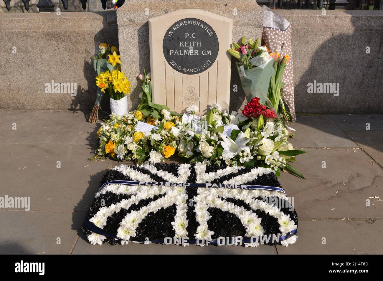 London, UK. 22nd Mar, 2022. Floral tributes on the 5th Anniversary of the Westminster Bridge and New Palace Yard Terrorist Attacks, in London, when 5 people where killed and 50 injured. Credit: SOPA Images Limited/Alamy Live News Stock Photo