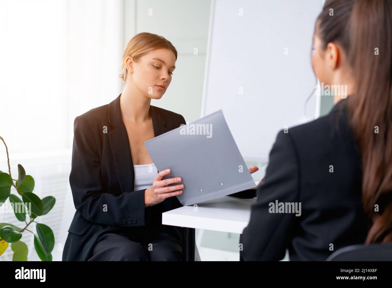 Interviewee Meeting Hi res Stock Photography And Images Alamy interviewee-meeting-hi-res-stock-photography-and-images-alamy