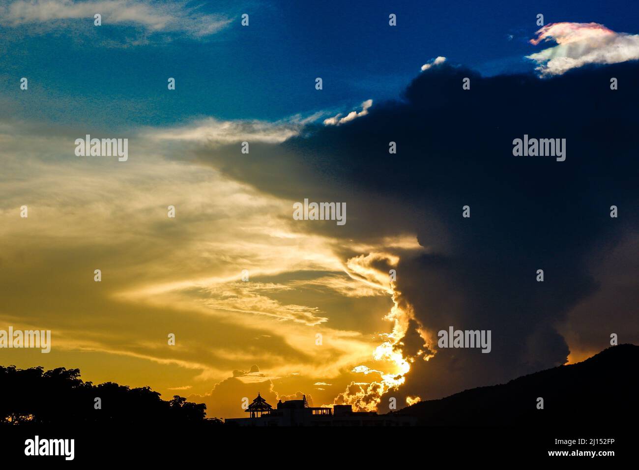 Beautiful view of an orange sunset with clouds in the sky Stock Photo ...