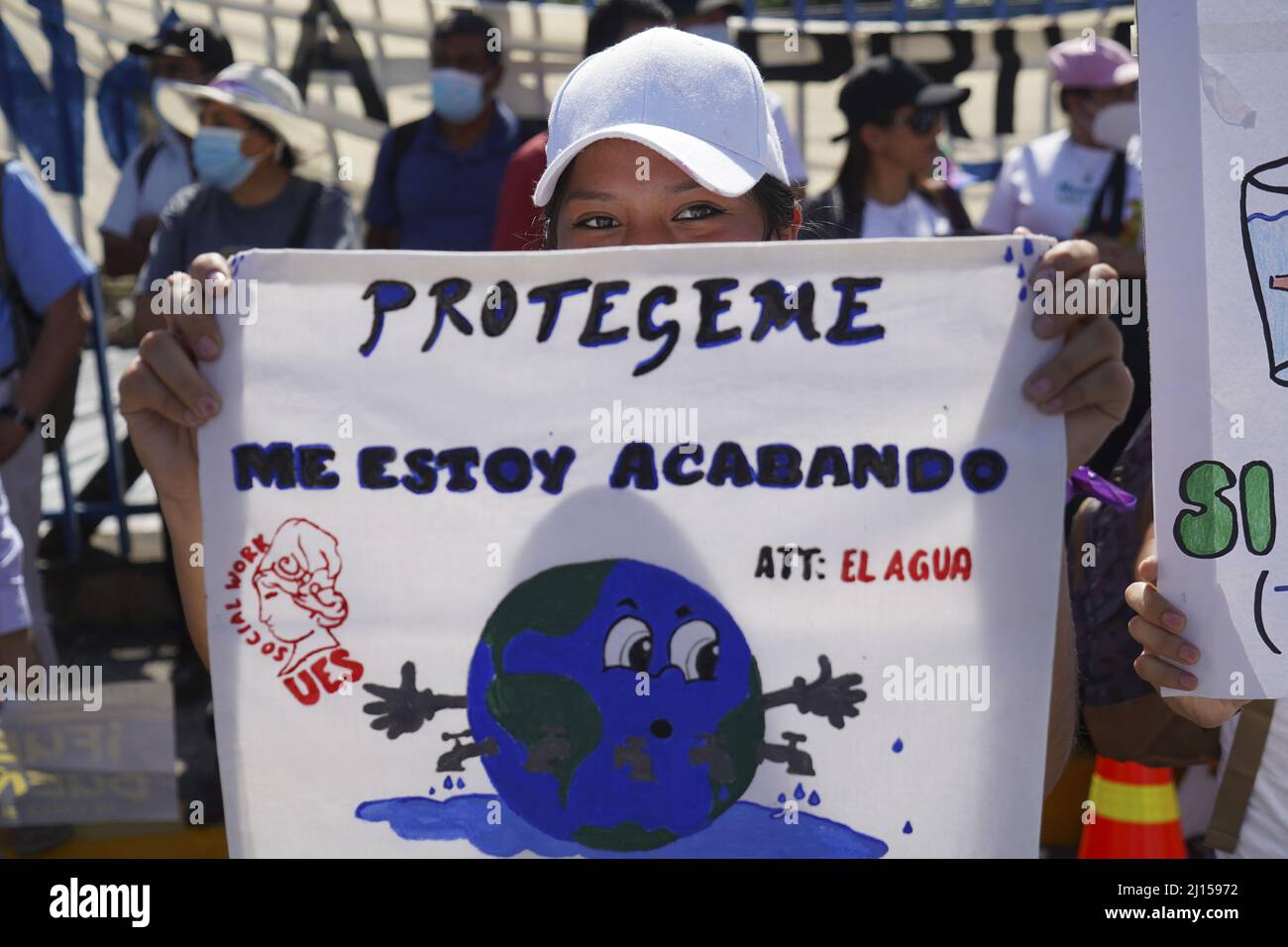 San Salvador, El Salvador. 22nd Mar, 2022. A protester holds a banner for the protection of water resources during a protest for the recognition of water as a human right in San Salvador. Protesters take to the streets of San Salvador to demand the recognition of water as a human right. Every March 22nd World Water Day is commemorated to advocate for the rights of around 2.2 billion people that live without access to clean water. (Photo by Camilo Freedman/SOPA Images/Sipa USA) Credit: Sipa USA/Alamy Live News Stock Photo