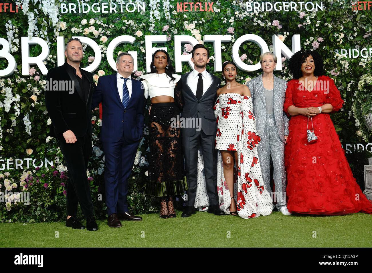 The cast and crew of Bridgerton (left to right) Showrunner Chris Van Dusen, Simone Ashley, Jonathan Bailey, Charithra Chandran, Executive Producer Betsy Beers and Executive Producer and Shonda Rhimes pose for a photo ahead of the world premier of series two of the Netflix period drama Bridgerton, at Tate Modern, London. Picture date: Tuesday March 22, 2022. Stock Photo