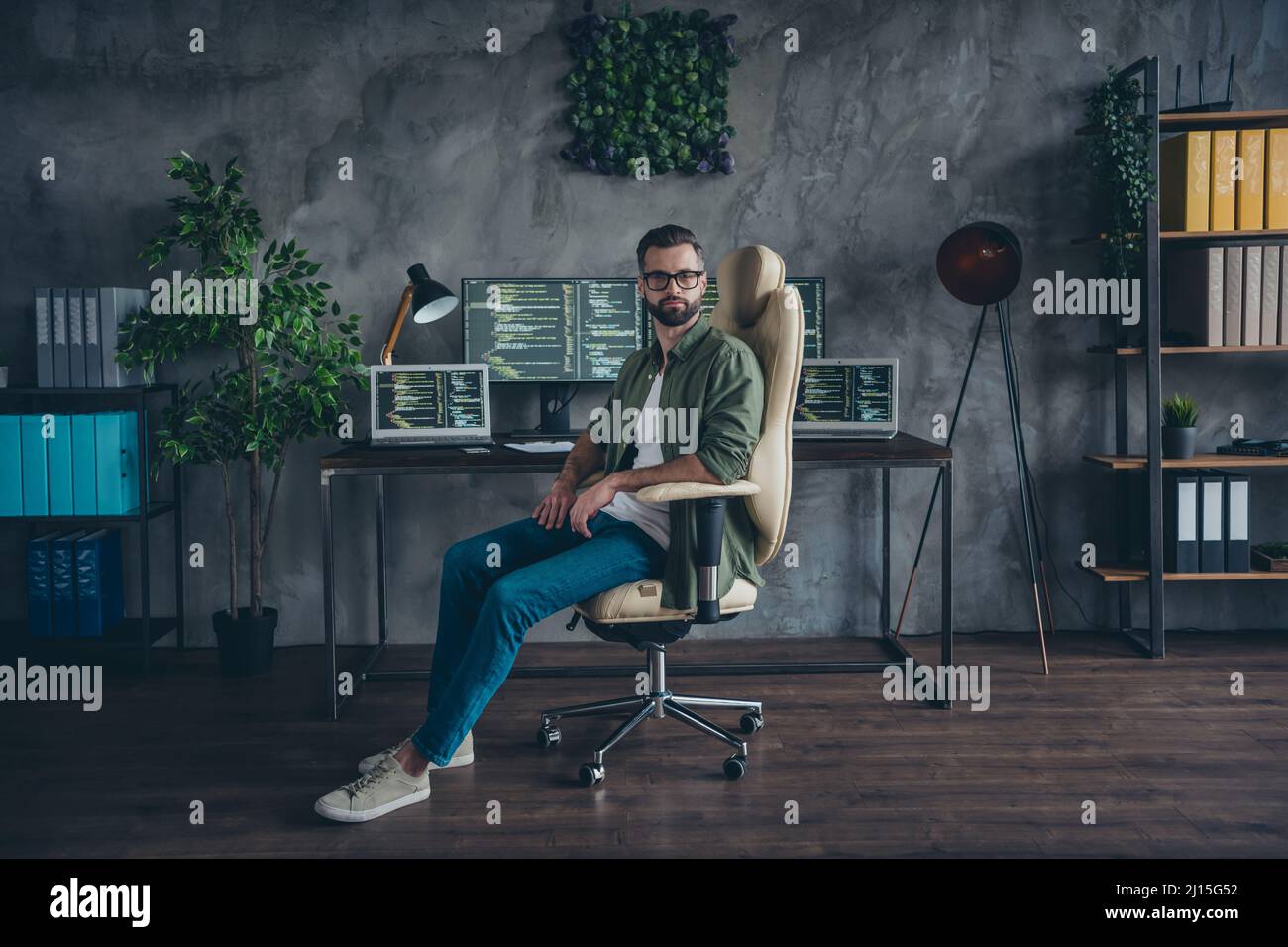 Introvert workplace hi-res stock photography and images - Alamy