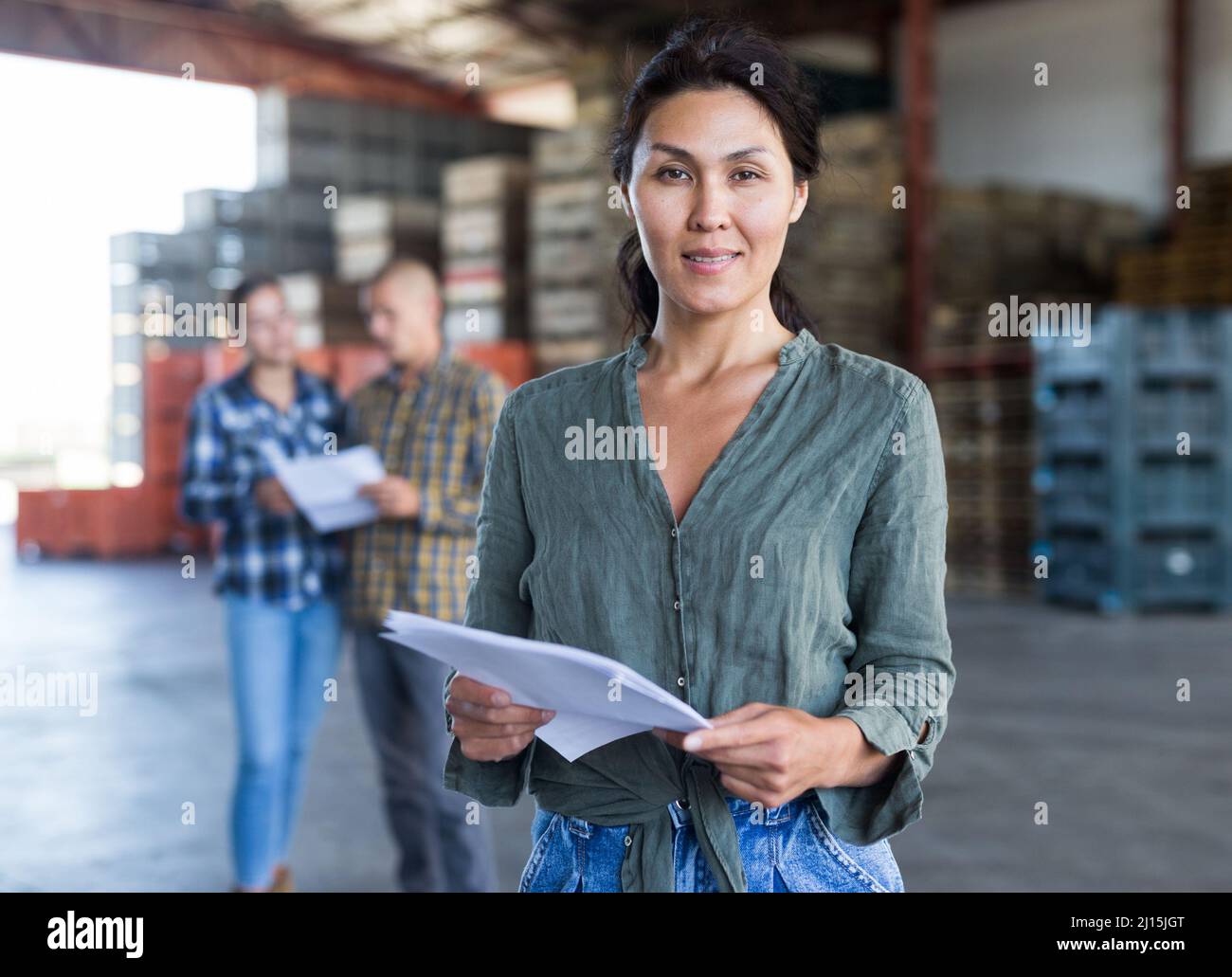 Employee filipino hi-res stock photography and images - Alamy