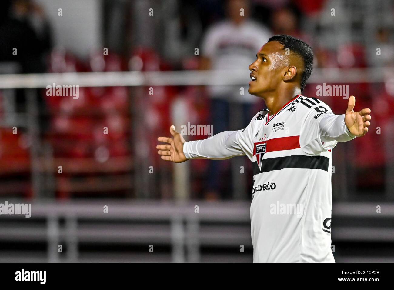 SÃO PAULO, SP - 22.03.2022: SÃO PAULO FC X SÃO BERNARDO FC - Marquinhos  celebrates a goal by São Paulo FC during a match between São Paulo FC x São  Bernardo FC