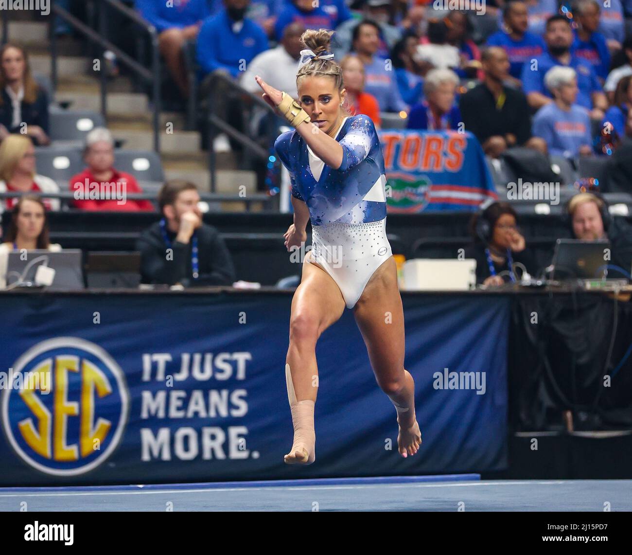 Birmingham, AL, USA. 19th Mar, 2022. Auburn's Drew Watson runs into a