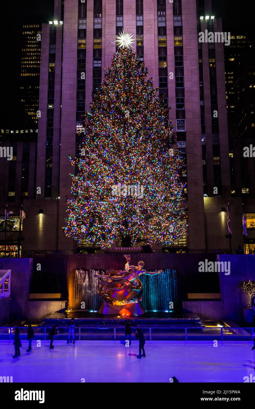 Rockefeller Center Christmas Tree Stock Photo Alamy