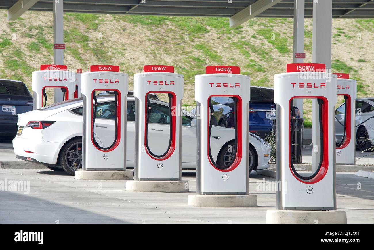 Kettleman City, CA Jan 29, 2022 Many cars charging at a Tesla