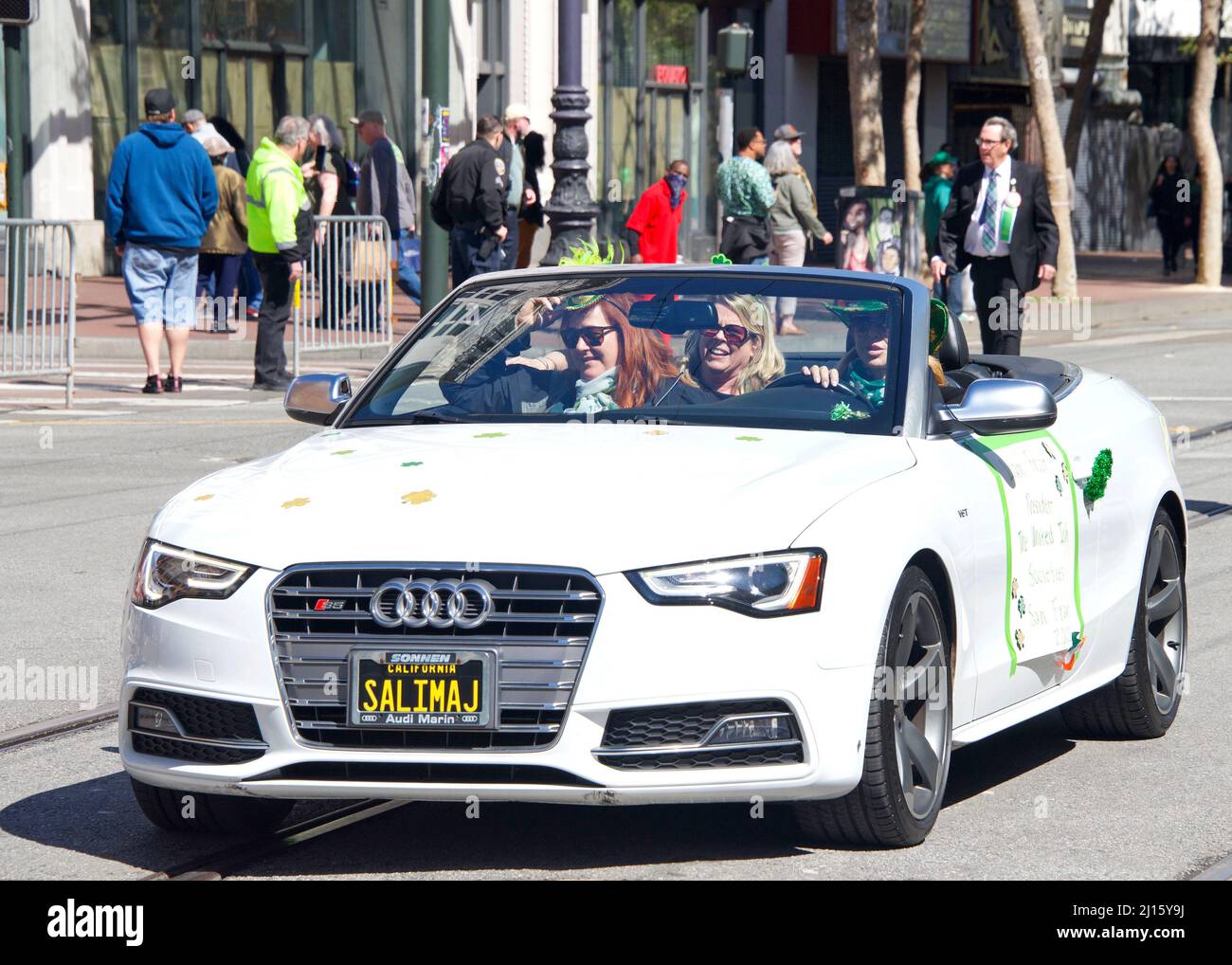 San Francisco, CA - March 12, 2022: Unidentified participants in the 2022 Saint Patrick's Day Parade, the West Coast's largest Irish event celebrating Stock Photo