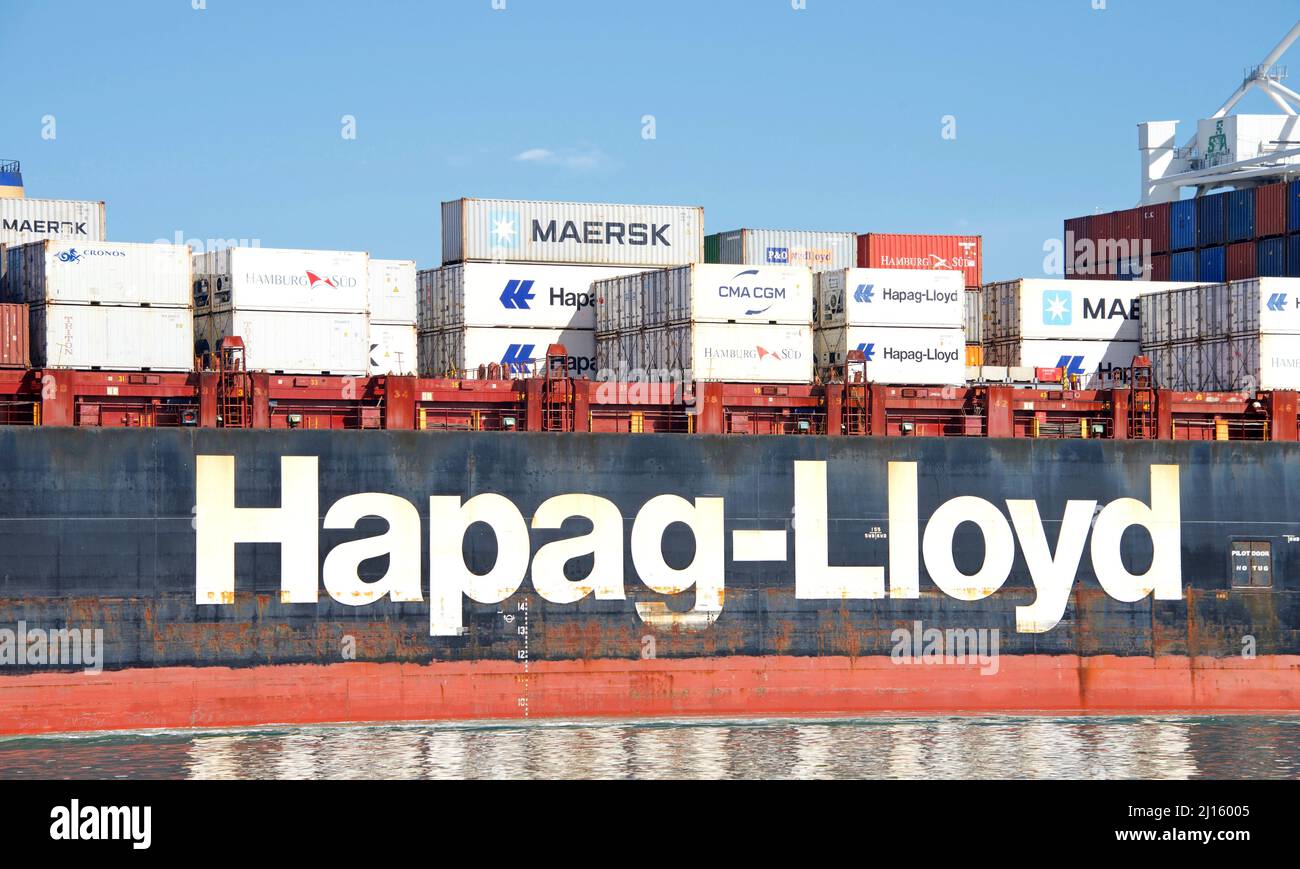 Oakland, CA - March 01, 2022: Hapag-Lloyd cargo ship LONDON EXPRESS entering the Port of Oakland. Hapag-Lloyd AG is the world's fifth largest containe Stock Photo