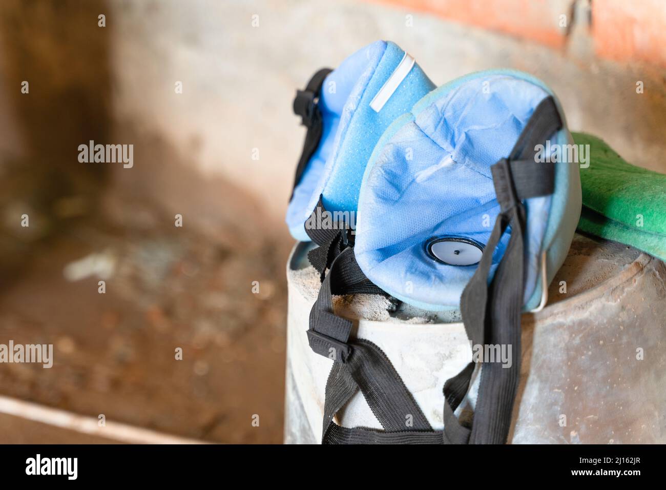 Half mask hi-res stock photography and images - Alamy