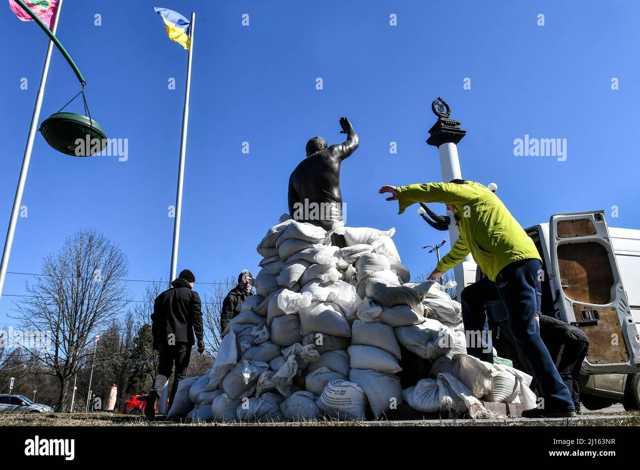 Local volunteers, historians and museum employees put sandbags around the monument to Ukrainian weightlifter, Olympic gold medallist Leonid Zhabotynskyi in a bid to protect the statue from damage in case of Russian attacks, Zaporizhzhia, southeastern Ukraine, March 22, 2022. Photo by Dmytro Smoliyenko/Ukrinform/ABACAPRESS.COM Stock Photo