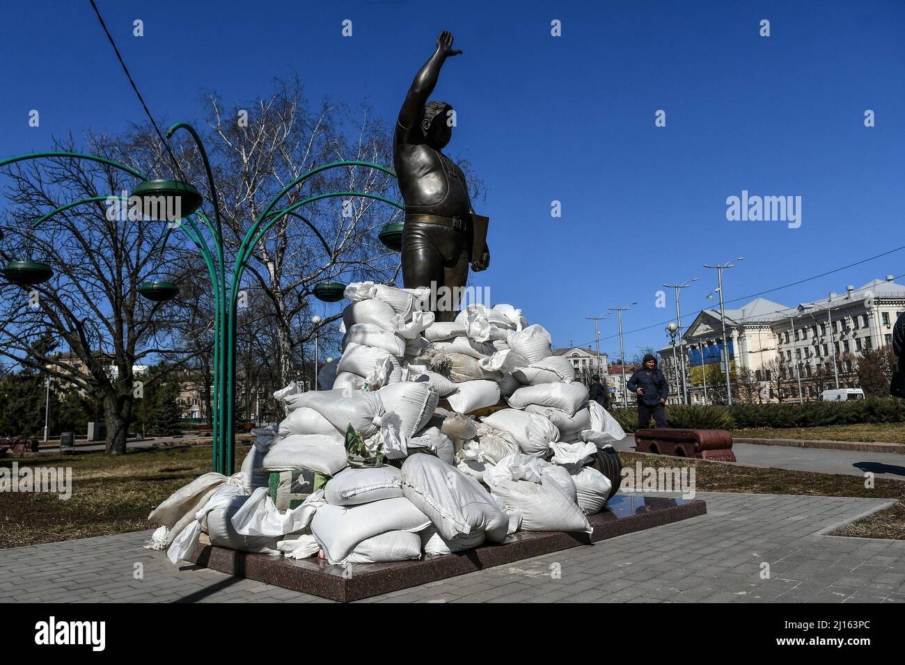Sandbags piled by local volunteers, historians and museum employees seal the monument to Ukrainian weightlifter, Olympic gold medallist Leonid Zhabotynskyi in a bid to protect the statue from damage in case of Russian attacks, Zaporizhzhia, southeastern Ukraine, March 22, 2022. Photo by Dmytro Smoliyenko/Ukrinform/ABACAPRESS.COM Stock Photo