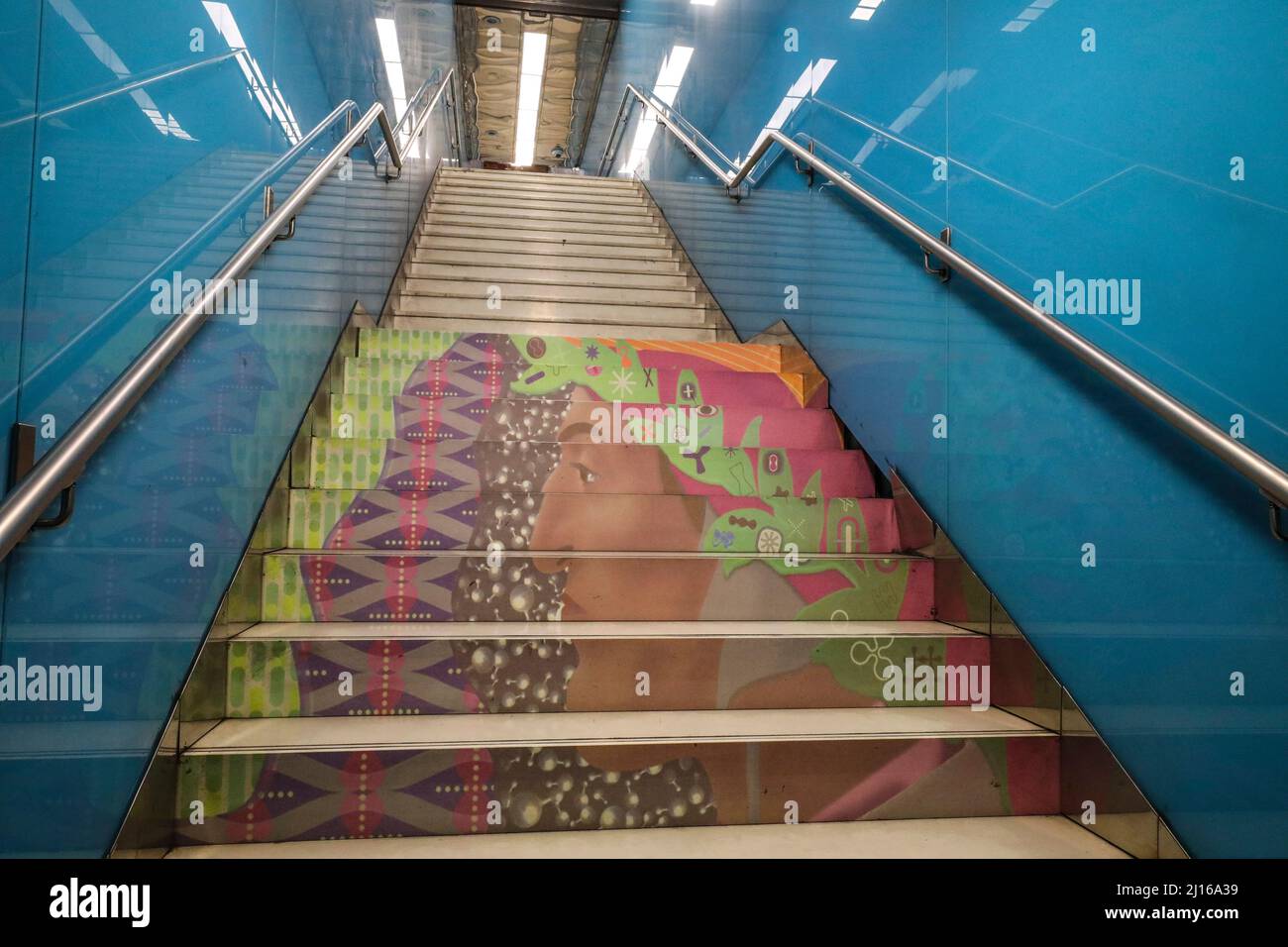 Dante station hi-res stock photography and images - Alamy