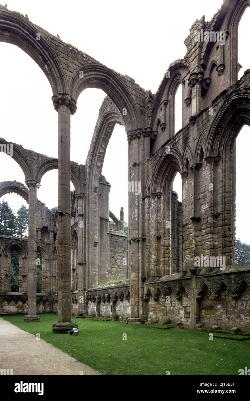 Studley Royal/ Fountains Abbey, Vierungsbögen Stock Photo Alamy