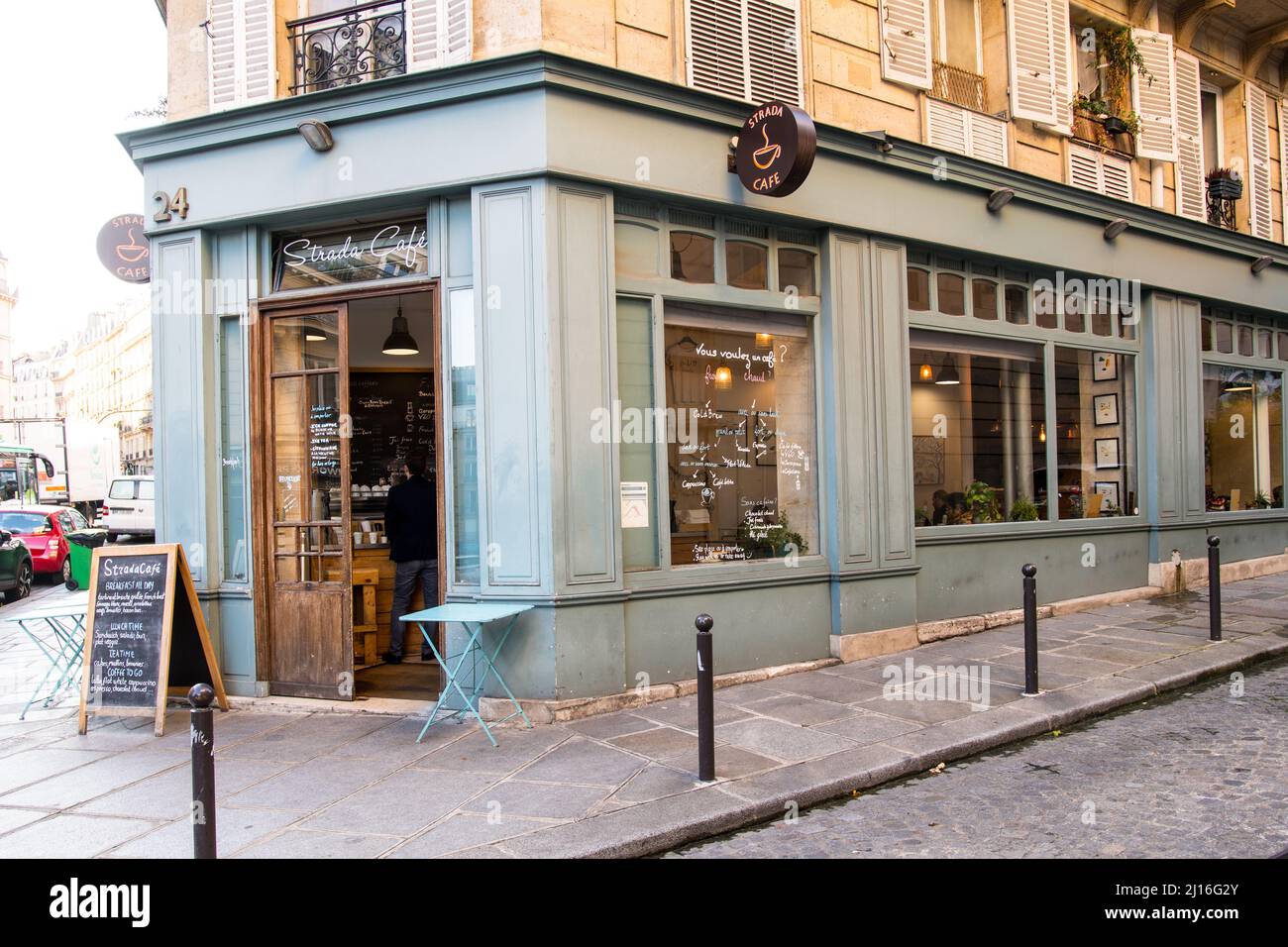 Street view of a typical outdoor coffee shop Stock Photo - Alamy