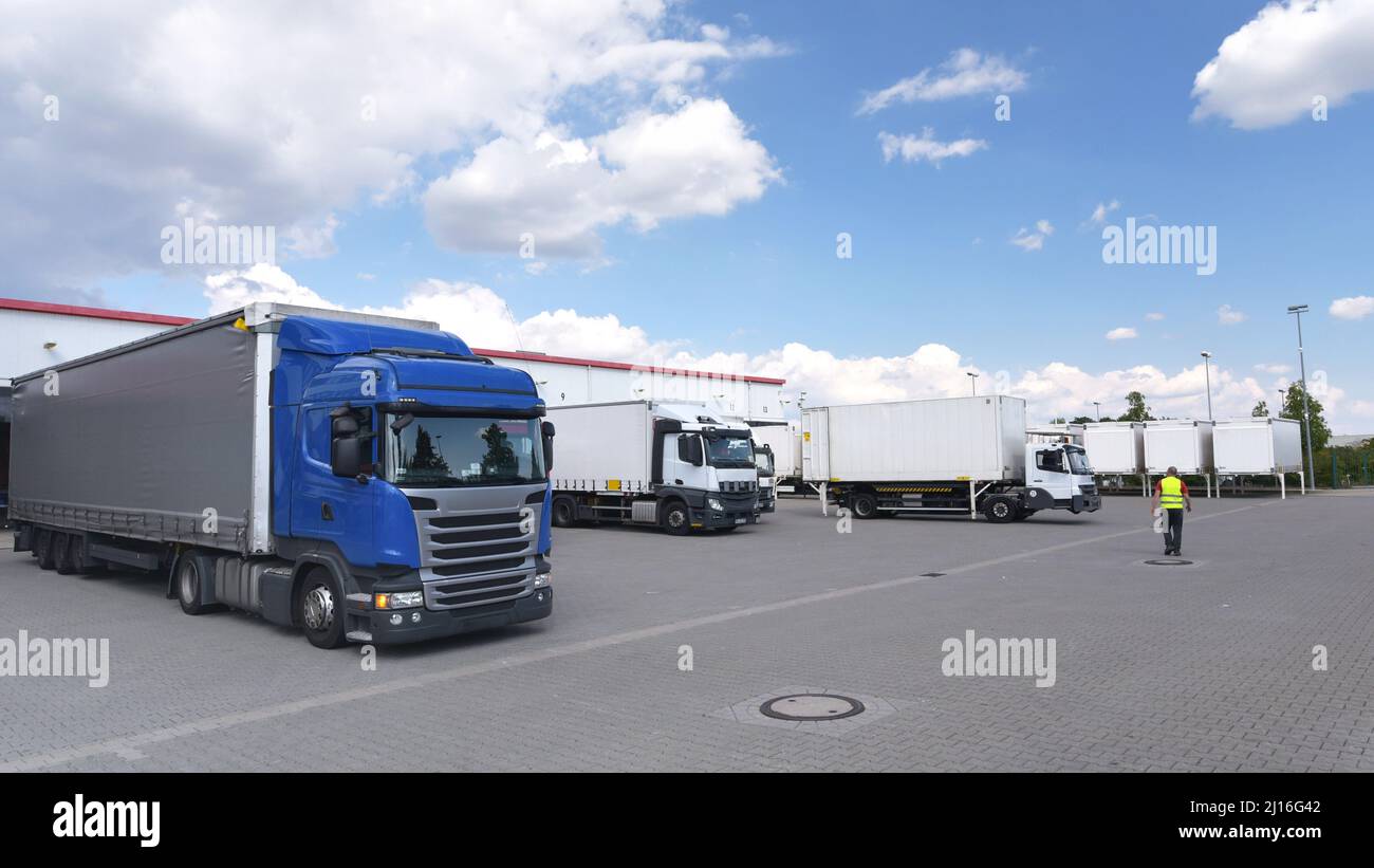 Commercial cargo goods hi-res stock photography and images - Alamy