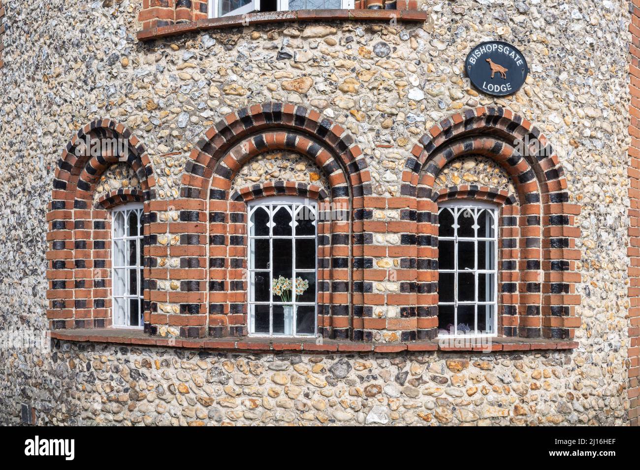 Detail of rubble masonry building style in East Horsley, Surrey, England, UK. Bishopsgate lodge at entrance to Horsley Towers and estate. Stock Photo