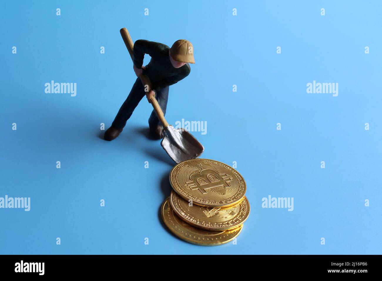 miniature worker dig gold bitcoin miner on electronic circuit board Stock  Photo - Alamy