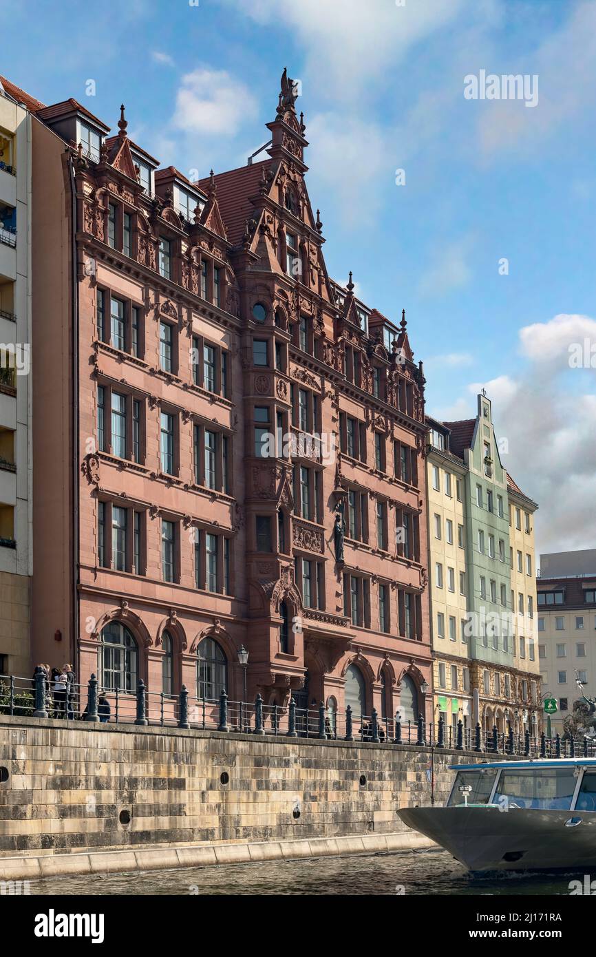 Das Kurfürstenhaus am Spreeufer in Berlin Stock Photo
