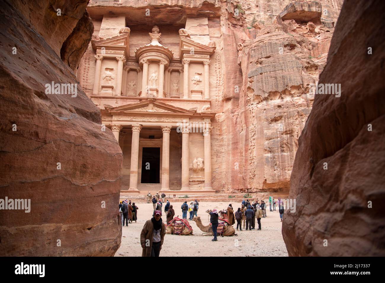jordania petra 23-03-2022 visitando petra, la otra cara de petra, detrás de la puerta del tesoro, hay un mundo desconocido de petr Stock Photo