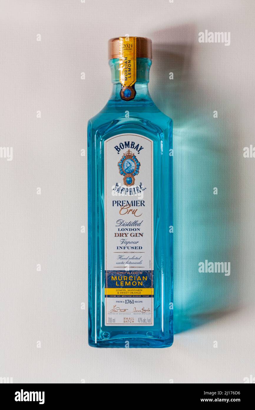 Bottle of Bombay Sapphire Premier Cru Distilled London Dry Gin Vapour