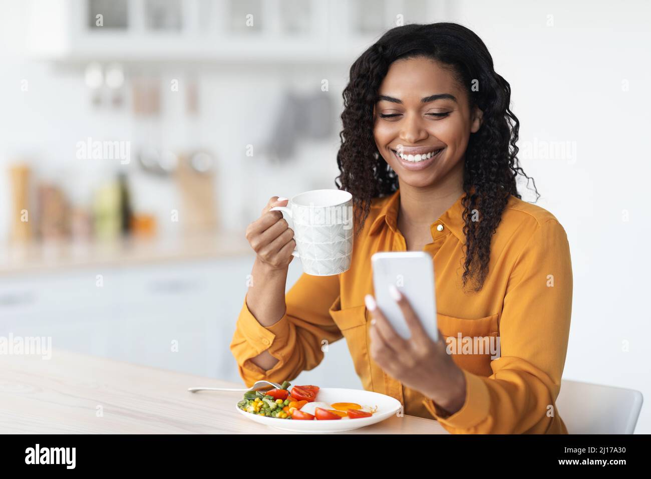 Young black woman calling on hi-res stock photography and images - Alamy