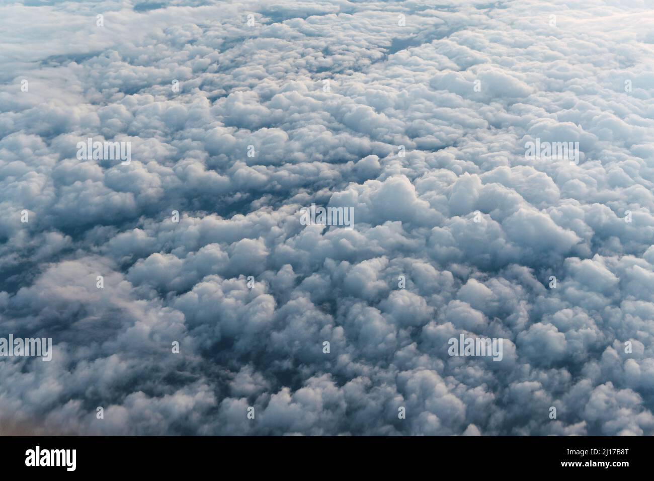 Airplane cloudy day hi-res stock photography and images - Alamy