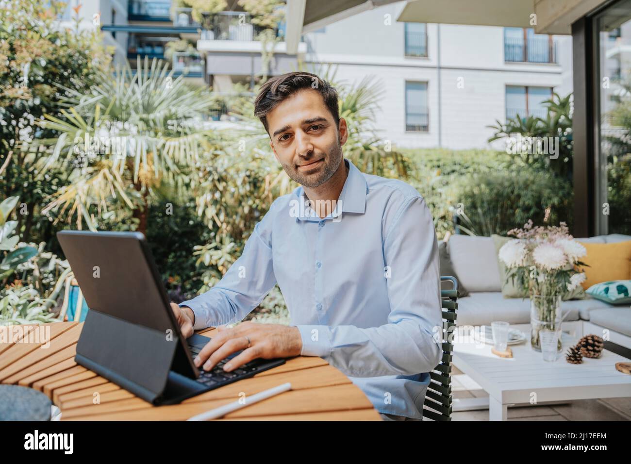 Freelancer tablet computer on hi-res stock photography and images - Alamy