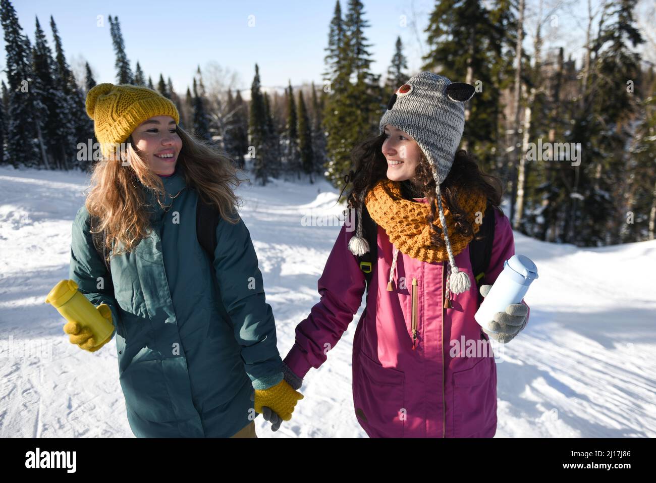 Women holding each other hi-res stock photography and images - Alamy