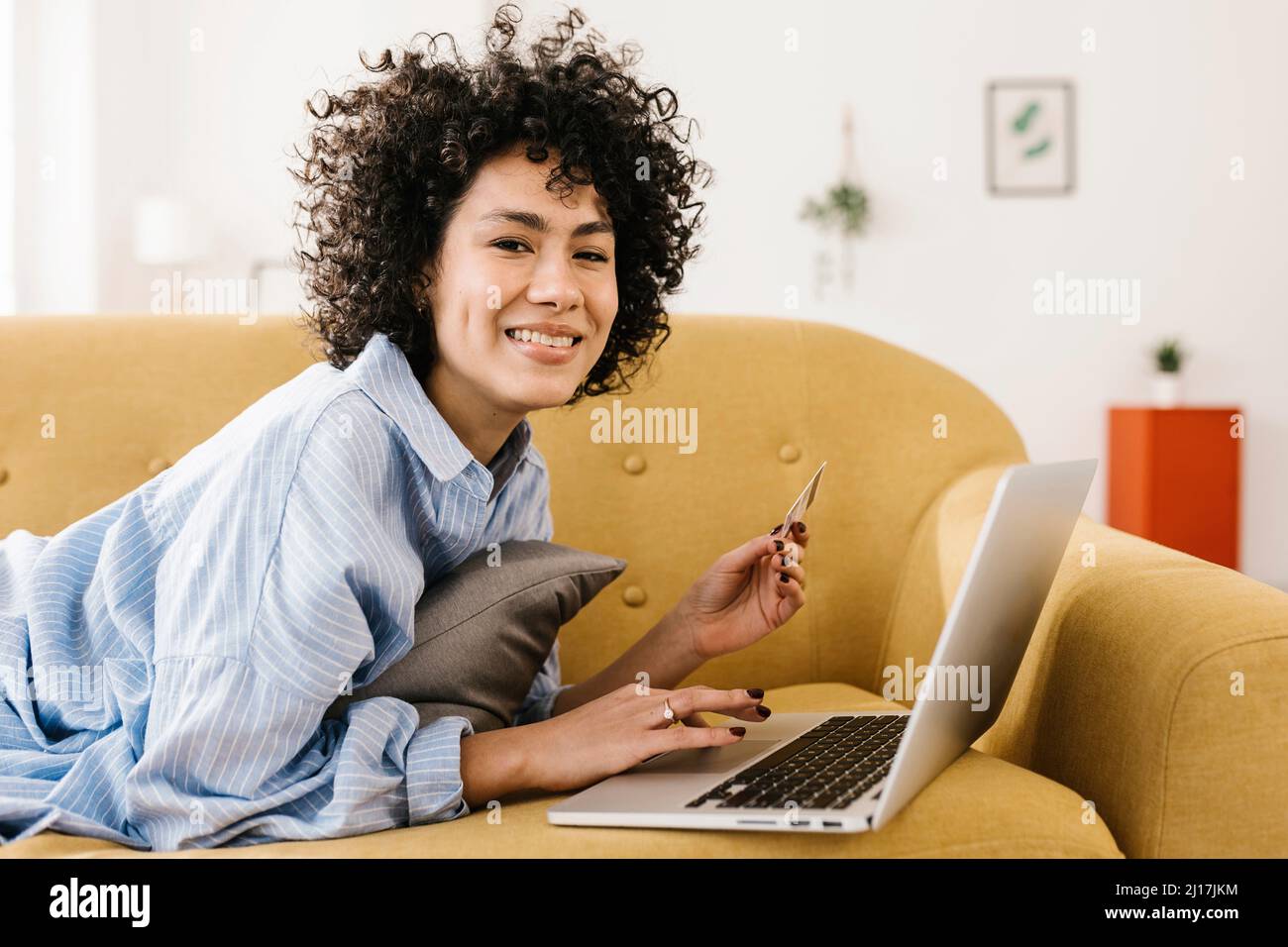 Happy young hispanic woman shopping hi-res stock photography and images ...