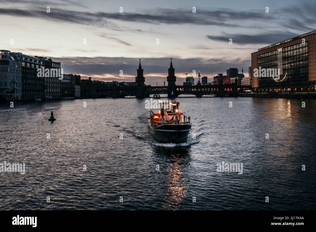 Motion of a boat hi-res stock photography and images - Alamy