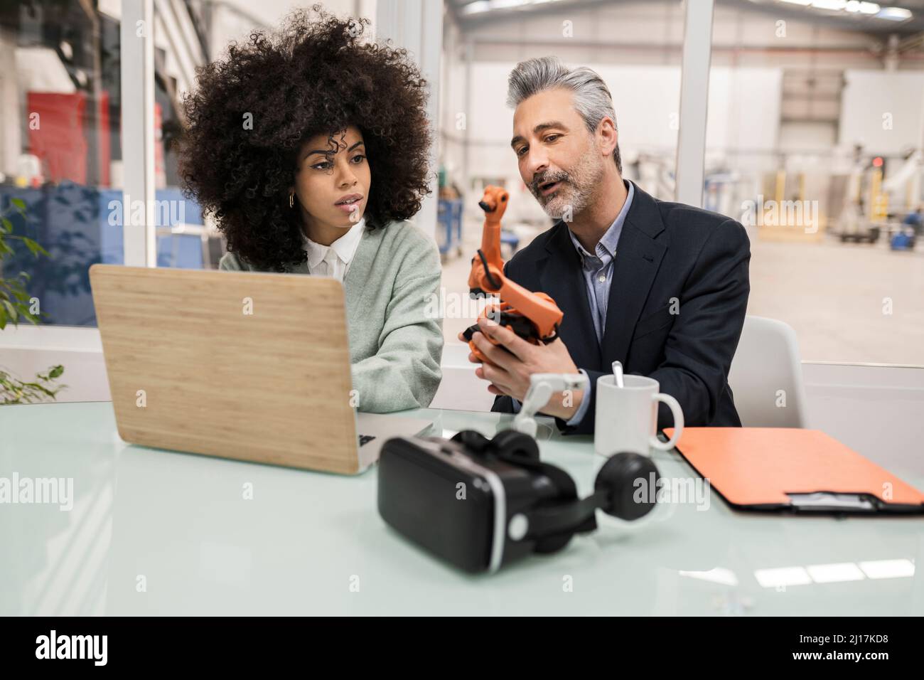 Man explaining industrial model hi-res stock photography and images - Alamy