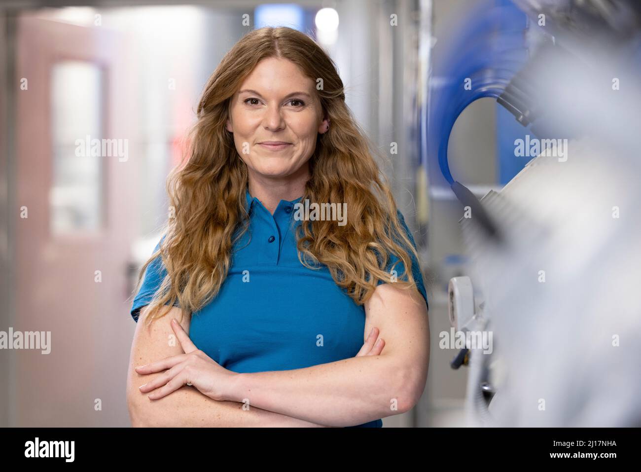 Technician smiling crossed arms hi-res stock photography and images - Alamy