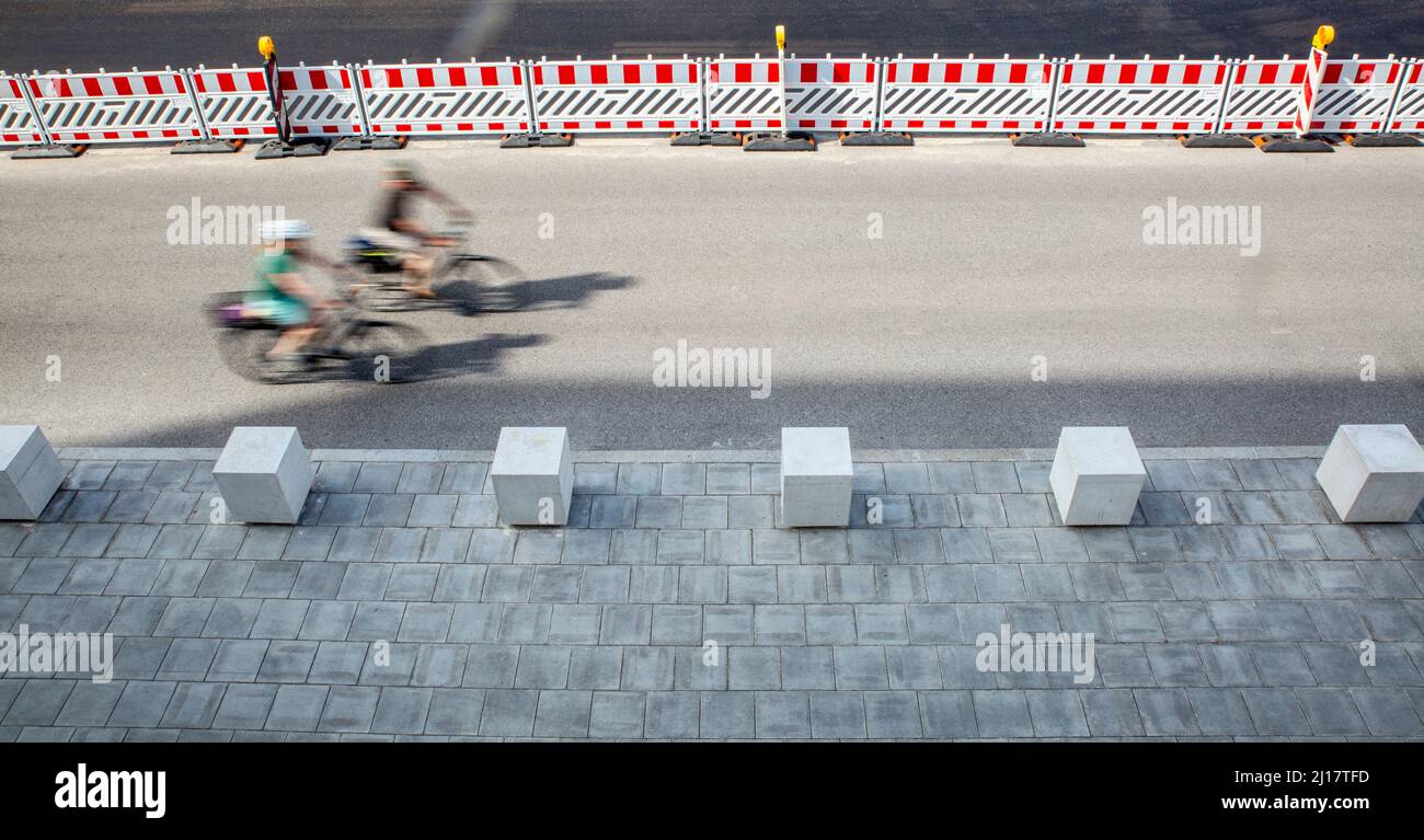 Two cyclists hi-res stock photography and images - Alamy