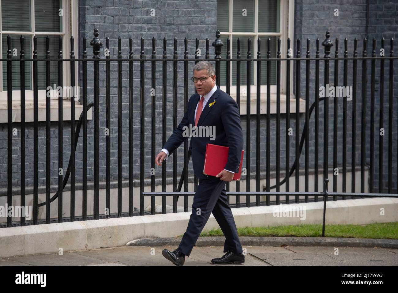 Downing Street, London, UK. 23 March 2022. Alok Sharma MP, COP26 President, in Downing Street for weekly cabinet meeting. Credit: Malcolm Park/Alamy Live News. Stock Photo