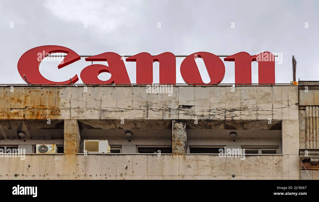 Canon camera commercial hi-res stock photography and images - Alamy