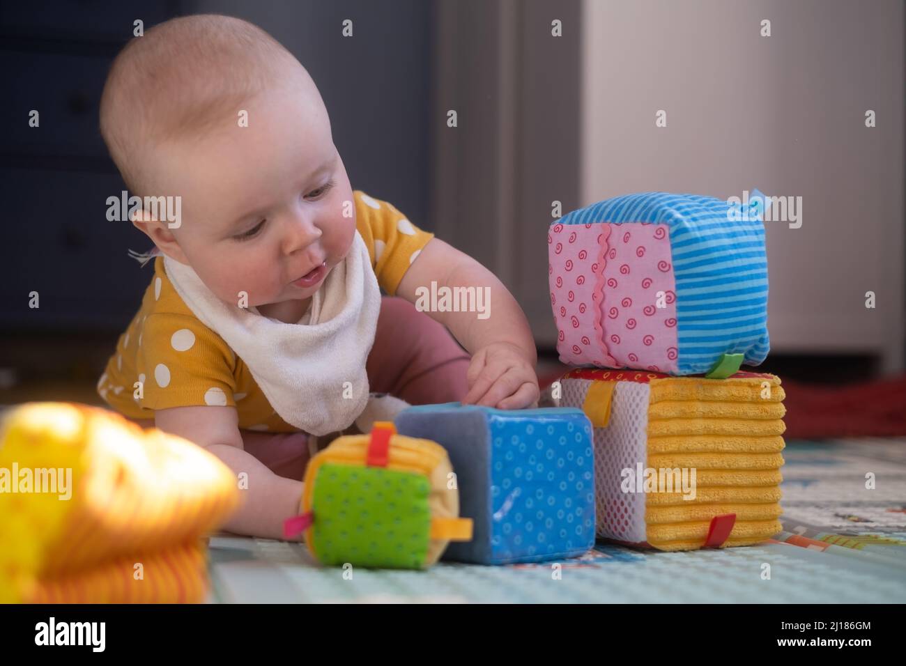  Smart toddler activity hi-res stock photography and images - Alamy Illustration 