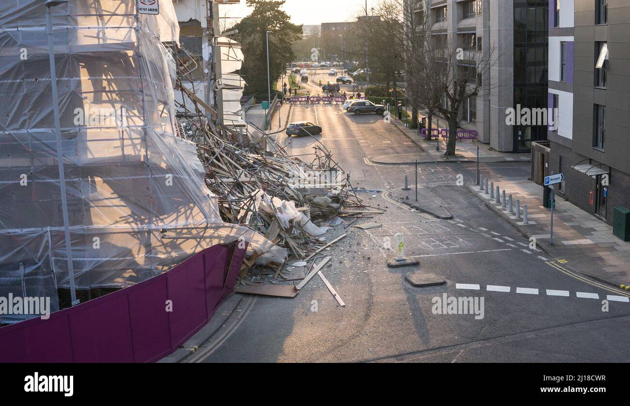 Part of a building in Stevenage collapsed whilst being demolished, leaving debris blocking the street below Stock Photo