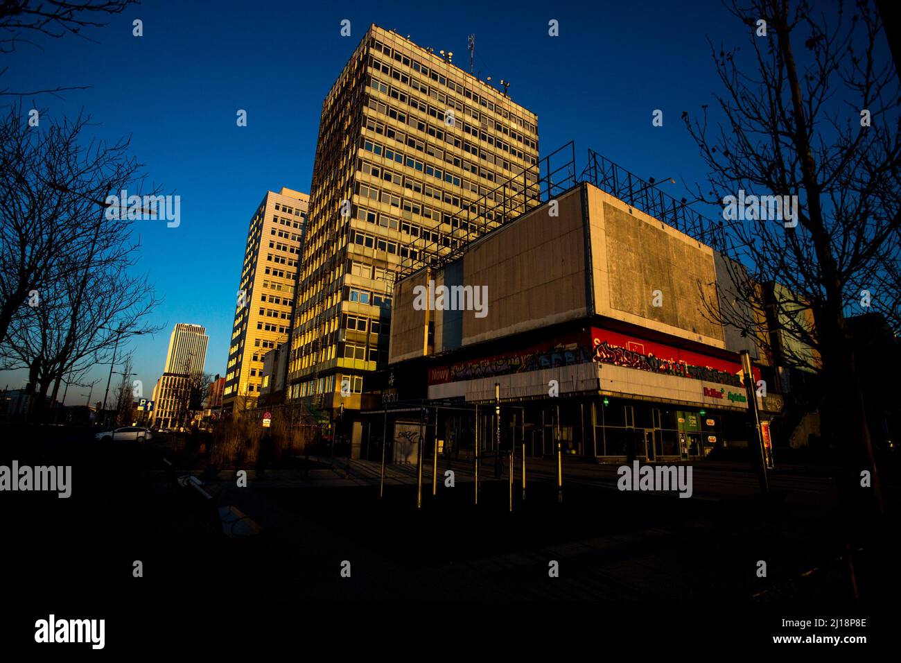 20.03.2022 Lodz Wschod slonca w centrum Lodzi fot Marcin Nowak/REPORTER Stock Photo