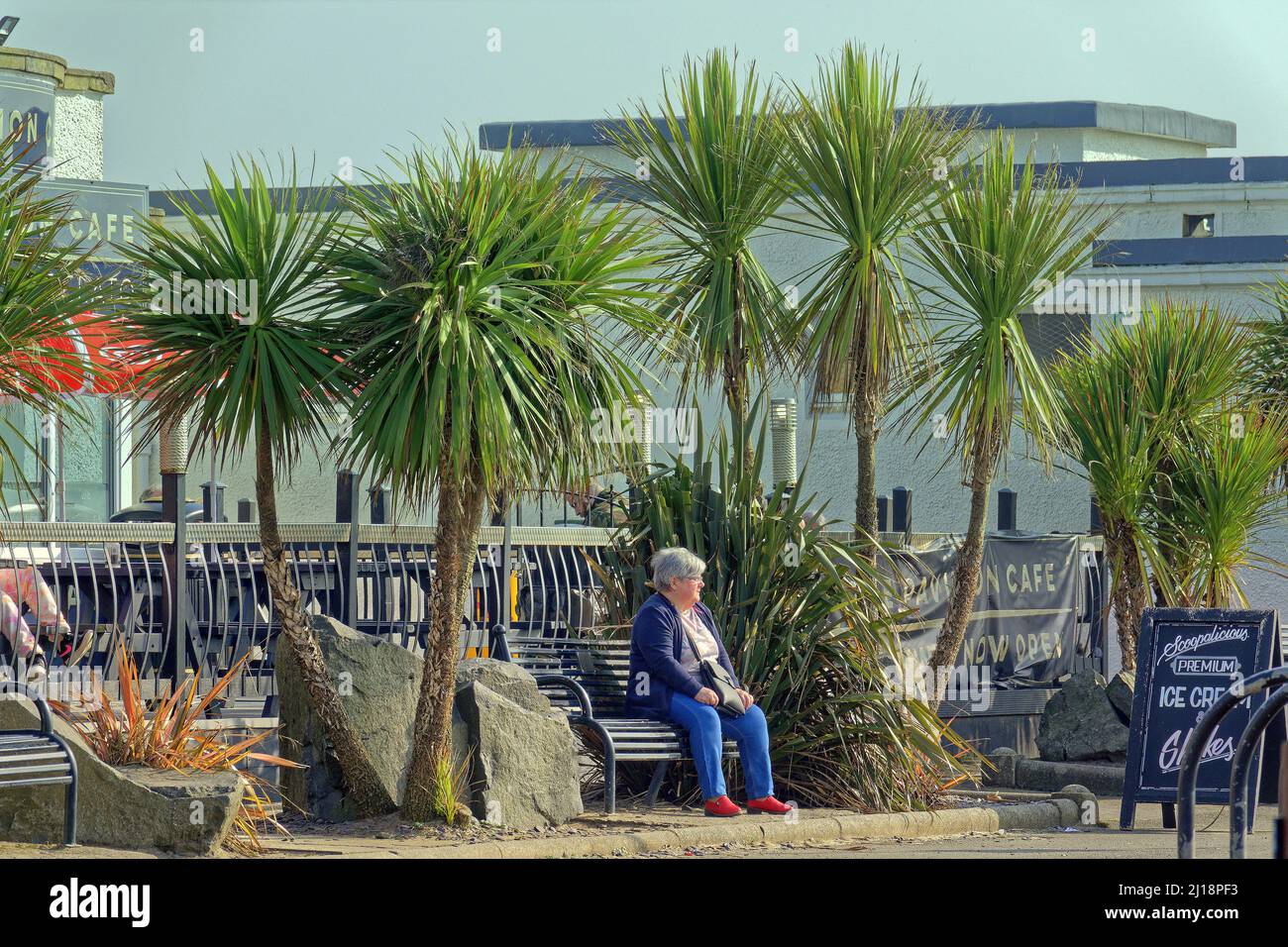 Ayr, Scotland, UK 23rd  March, 2022. UK  Weather: : Another Sunny day saw summer like weather with rising temperatures and a Sunny Ayr beach. . Credit Gerard Ferry/Alamy Live News Stock Photo