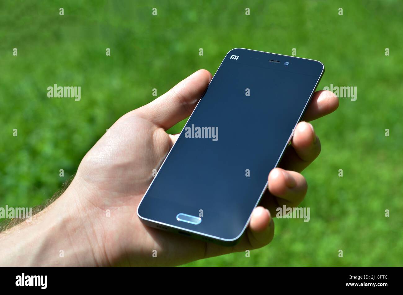 chinese Smartphone Xiaomi Mi 5 in male hand Stock Photo - Alamy